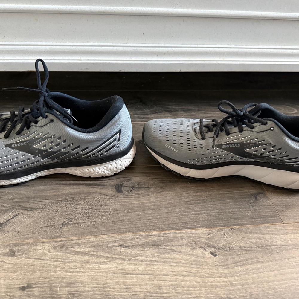 Brooks Ghost 13 Men's Black and Gray Athletic Shoes